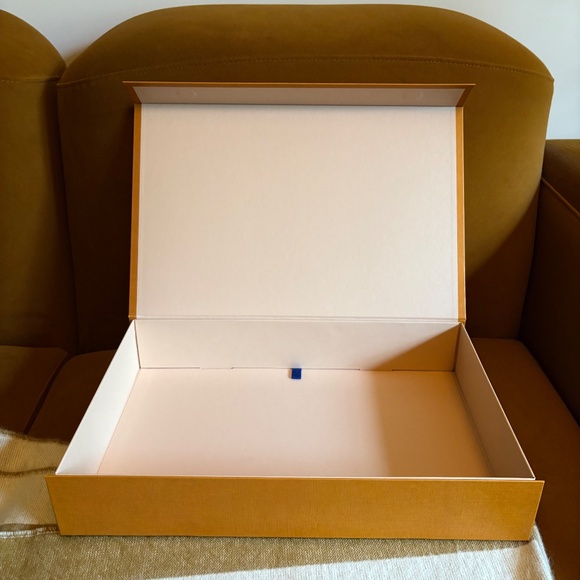Louis Vuitton Magnetic Gift Box with Tag, Ribbon and Bag - Picture 4 of 9